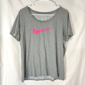 Nike Woman’s Gray Short-Sleeve Tee with Pink Swoosh Logo — Size XL